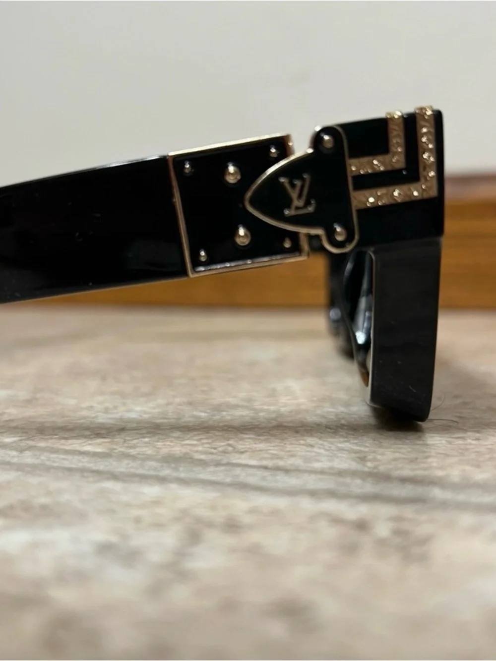 Louis Vuitton Black Sunglasses with Gold Detail
Millionaire - Picture 4 of 8